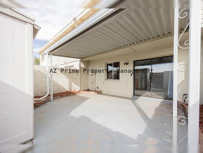 Building Photo - 225 N Standage