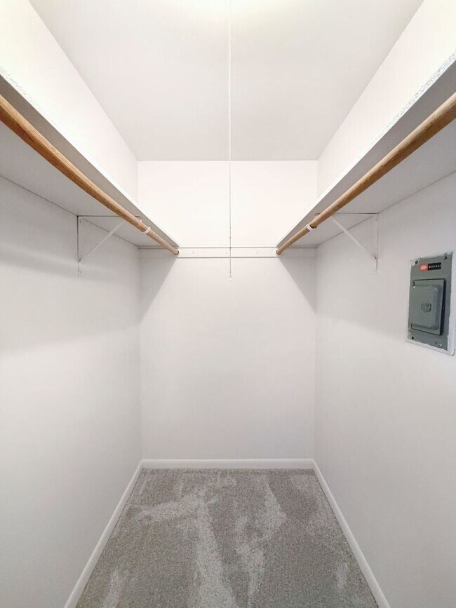 Building Photo - 17812 Oak Park Ave