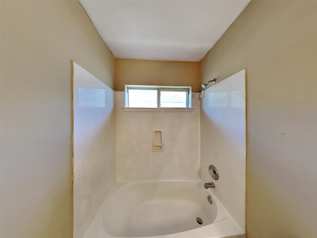 Building Photo - 3223 Stoneydale Ln