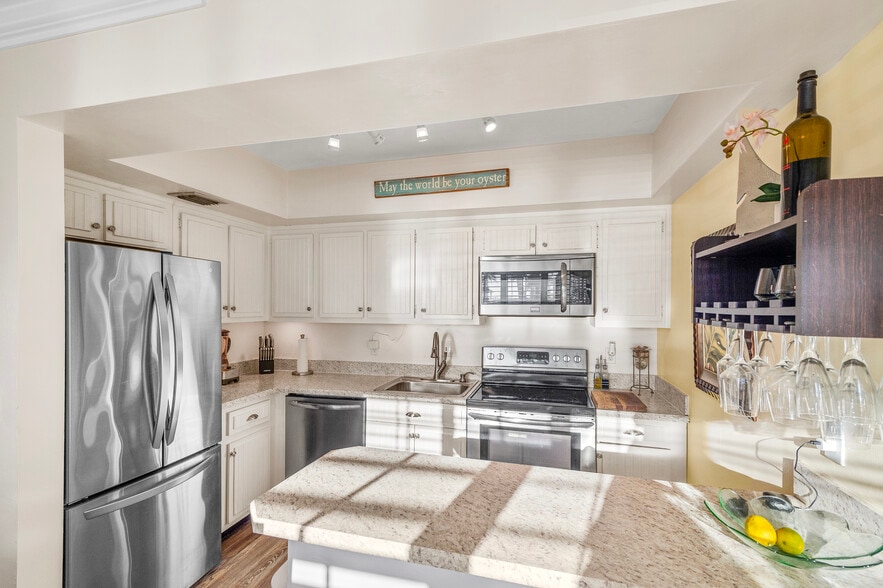 Building Photo - 5505 N Ocean Blvd