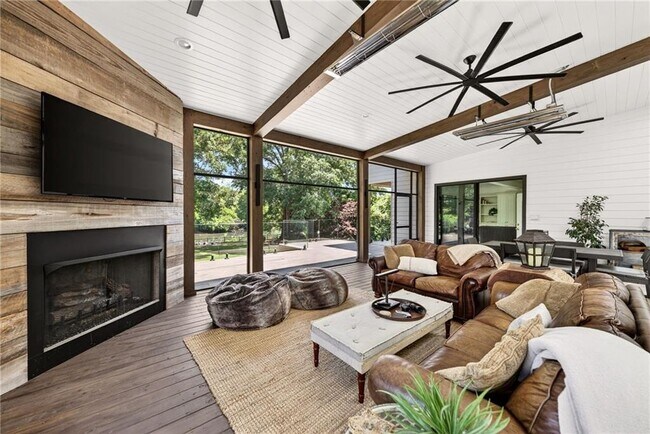 Building Photo - 3669 Cochise Dr SE