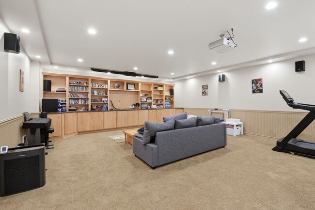 Building Photo - 5bd/3ba Kirkland Home