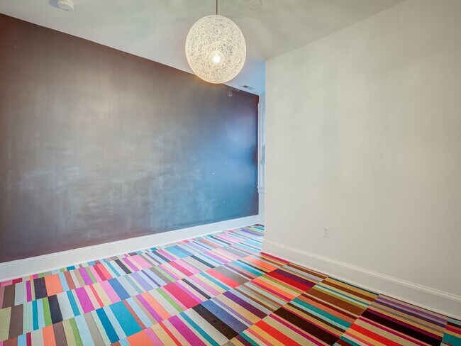 Building Photo - 1022 Park Rd NW