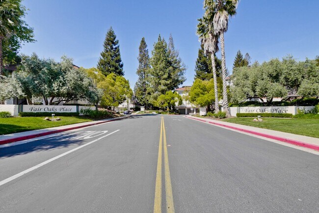 Building Photo - Recently upgraded Condo in a highly desirable location in Sunnyvale.