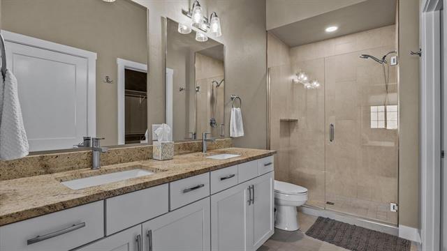 Building Photo - 1870 Wellington Ave