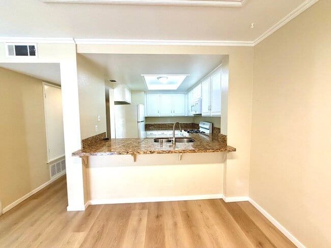 Building Photo - 2b/2b Resort-Style Camarillo, Ponderosa Creek Condo