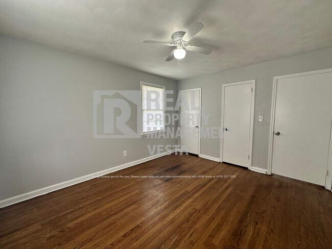 Building Photo - 3257 Ohara Dr S