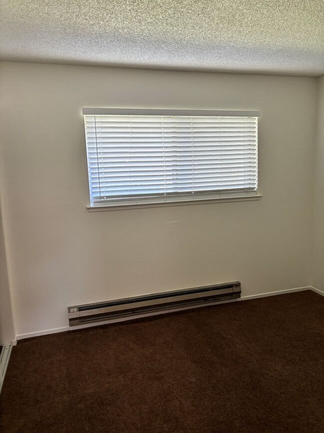 Building Photo - ONLY $1,500 PER MONTH FOR THIS SUPER CUTE , SPACIOUS 2 BEDROOM / 1 BATHROOM CONDO CENTRALLY LOCAT...