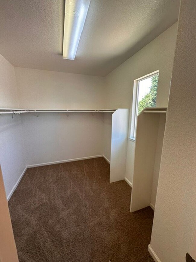 Building Photo - 5663 Lolet Way