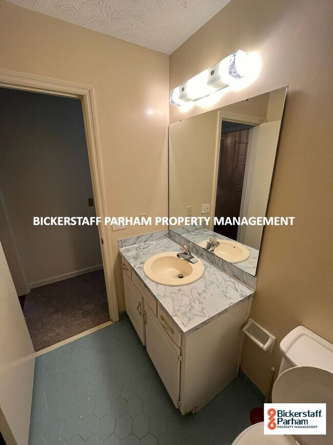 Building Photo - Located in Northern Columbus!