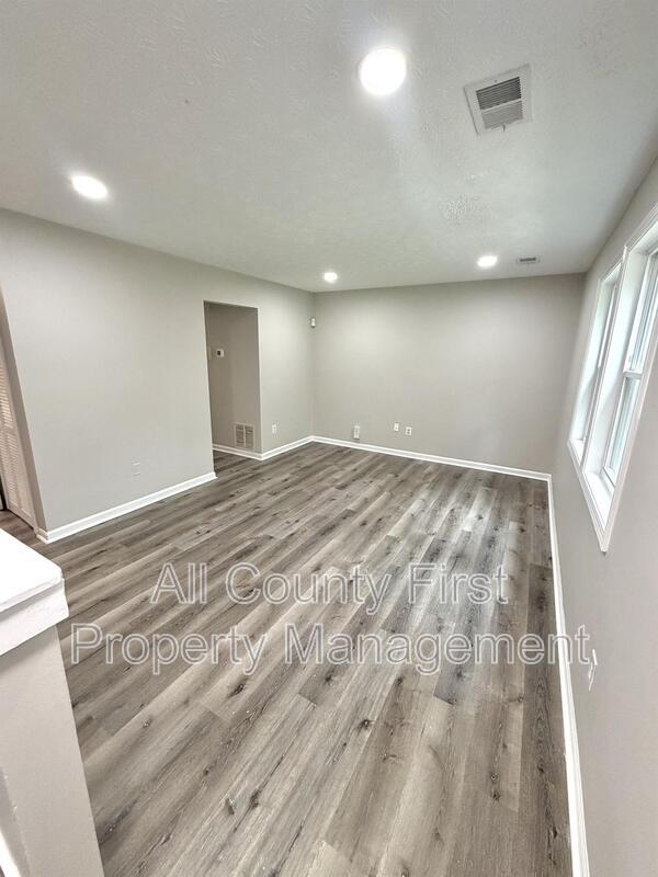Building Photo - 734 S Candler St