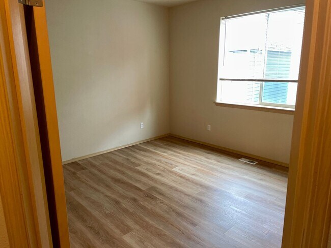 Building Photo - Charming Home in a Gated Tacoma Community – Minutes from JBLM!