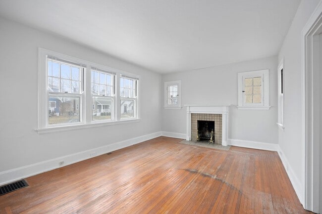 Building Photo - HYDE PARK -Move In This Week, Get $500 Bac...