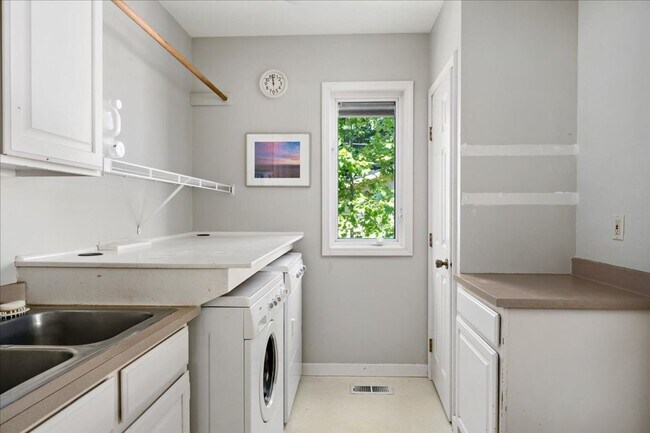 Building Photo - Rare North End Home for Rent