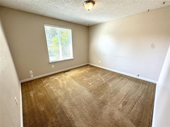 Building Photo - Spacious 3-Bedroom Home with Large Deck