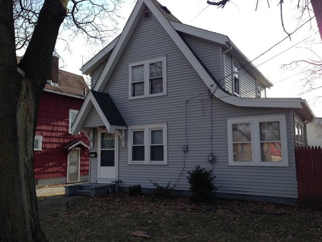 Primary Photo - Updated 2 Bedroom NW Canton House for Rent
