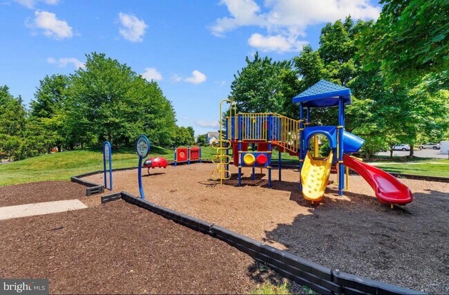 Building Photo - 3204 Danbury Ct