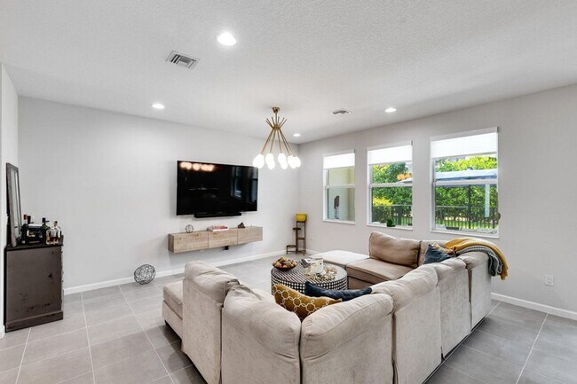 Building Photo - 16330 Oakview Dr