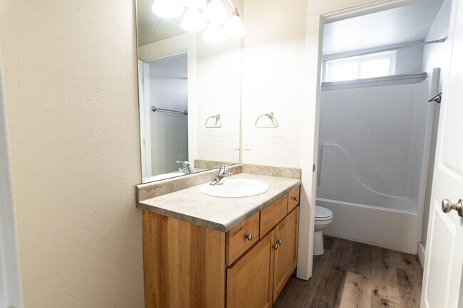 Building Photo - 2233 Buckrake Ave