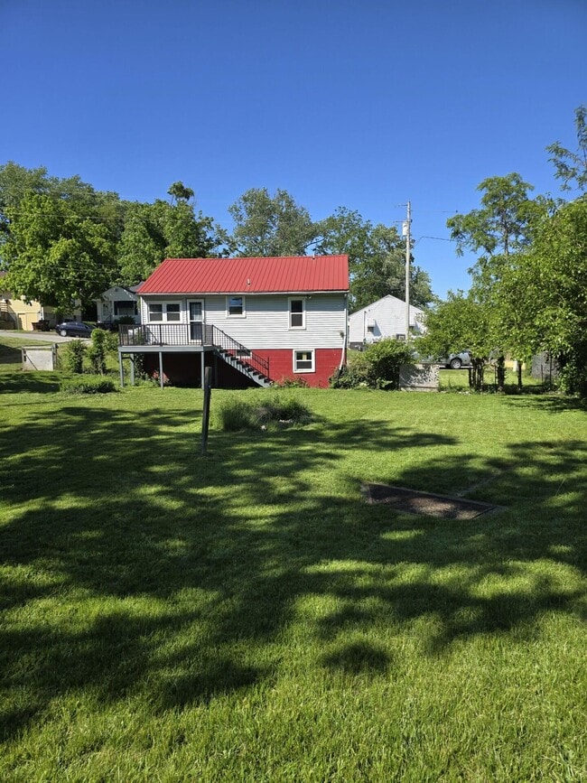 Building Photo - 204 S Robbins Ct