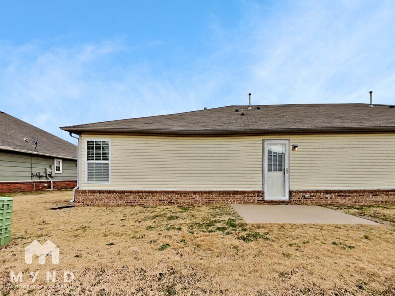 Building Photo - 3515 E Fairmont St