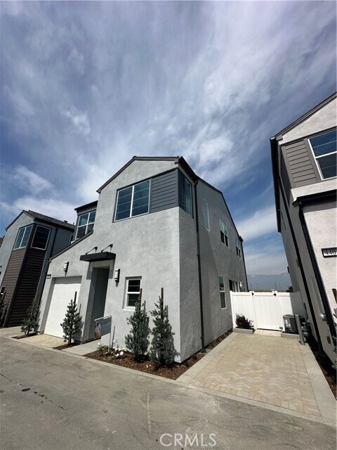 Building Photo - 4405 S Fairmount paseo