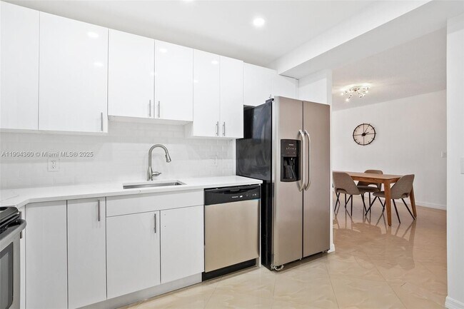 Building Photo - 1985 S Ocean Dr