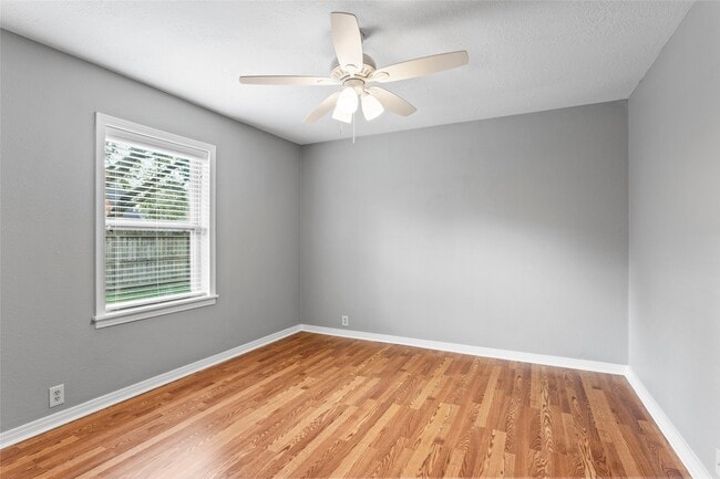 Building Photo - 302 S Hardie St