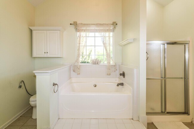 Building Photo - 5803 Carriage Hills Dr