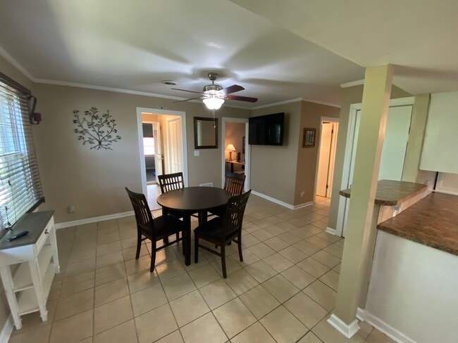 Building Photo - Kennedy Drive Retreat - 4 bedrm with bonus and billards room