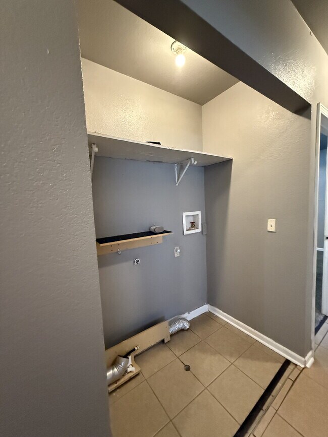 Building Photo - 3BR/Ba duplex in Branson West