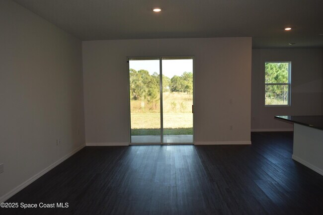 Building Photo - 3143 Fullerton Ave