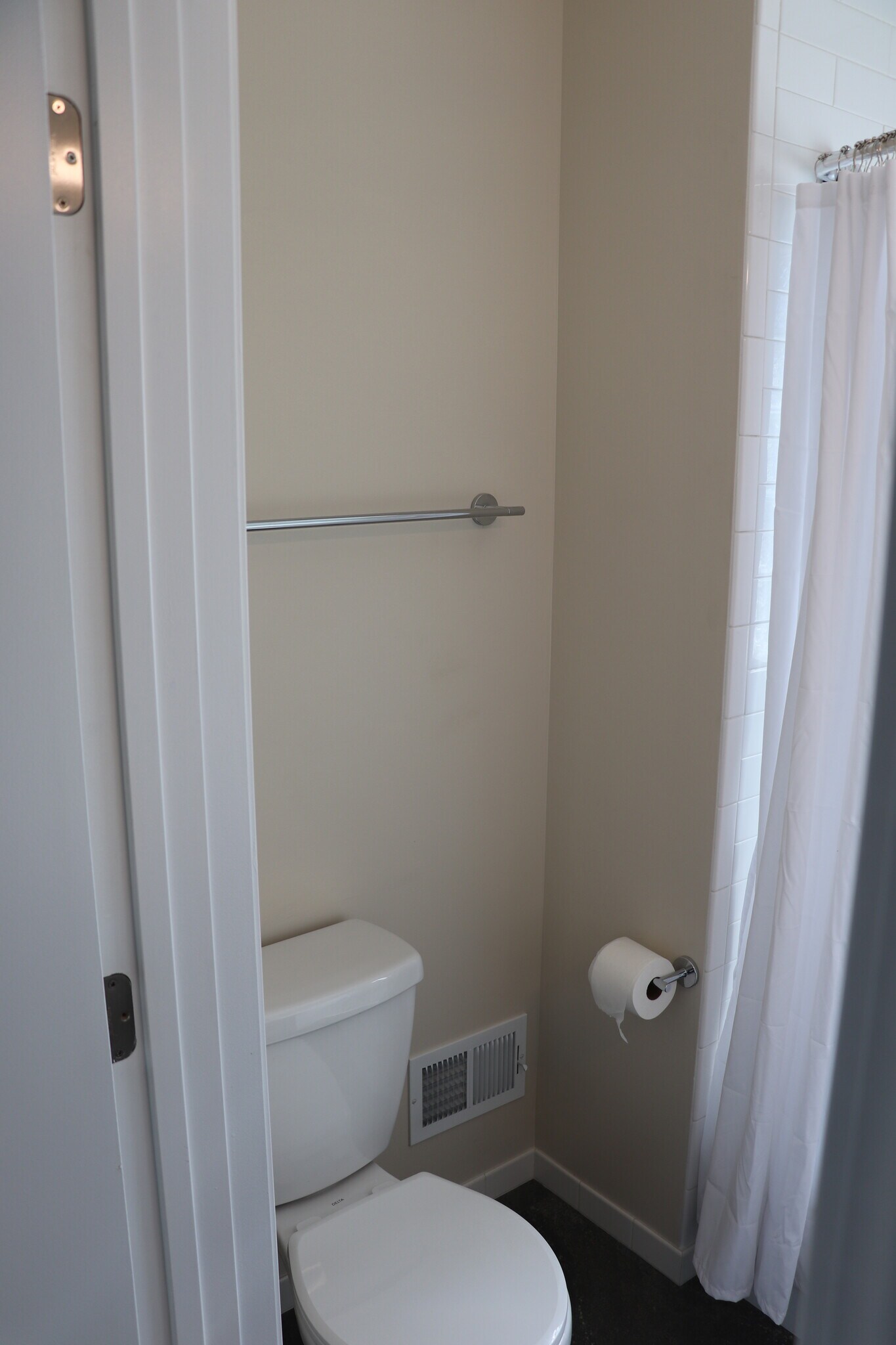 Bath - 2742 Wolcott St