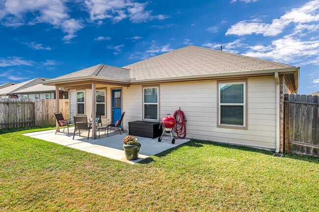 Building Photo - 3023 Dripping Springs Ct