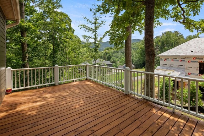 Building Photo - Beautiful Beaverdam Home