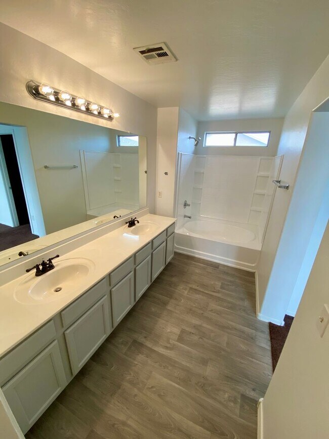 Building Photo - Beautiful Maricopa 3 Bedroom 2 Bath Home