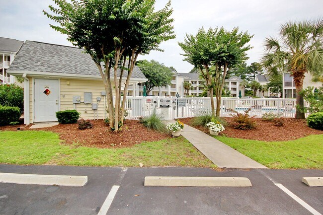 Building Photo - 6000 Windsor Green Way