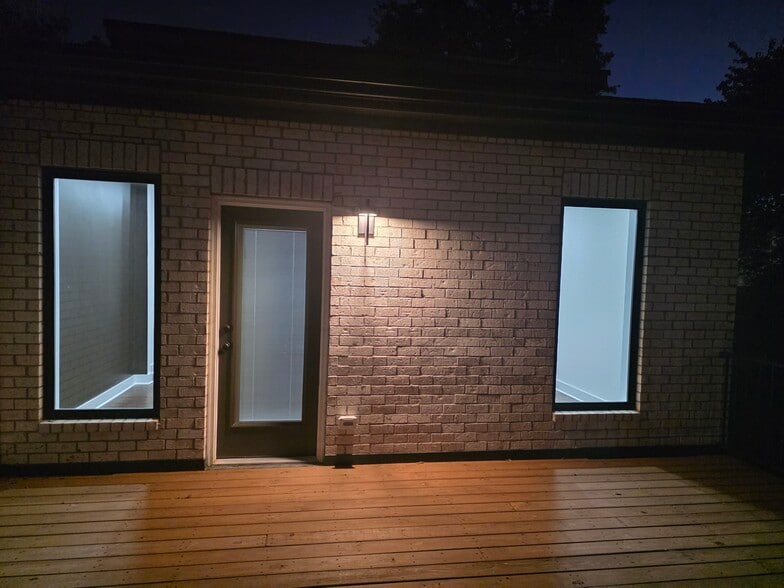 DECK - 2715 Delaware Ave