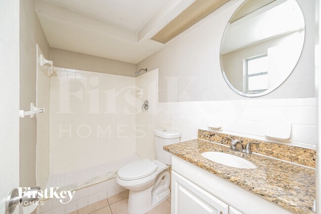 Building Photo - 10905 Kingsbridge Rd