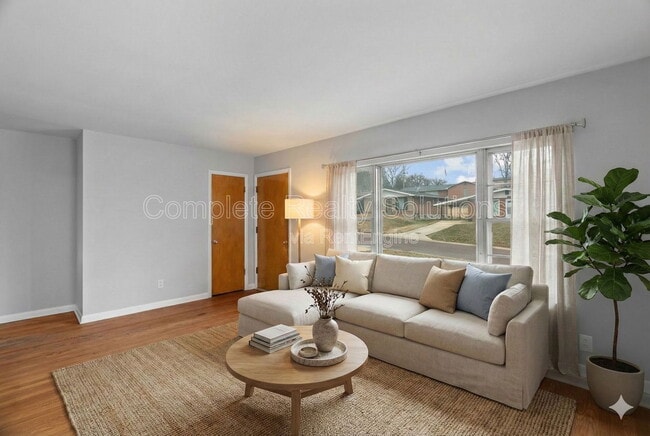 Building Photo - 9220 Leamont Dr