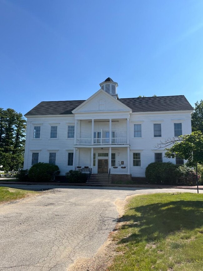 Building Photo - 16 Oak St