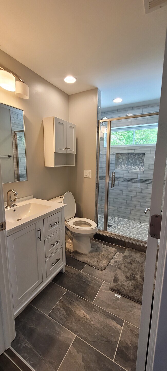 Building Photo - 6170 Saint James Ct