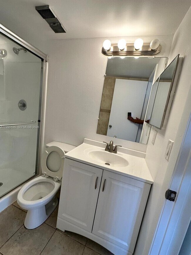 Building Photo - 7137 Golf Colony Ct