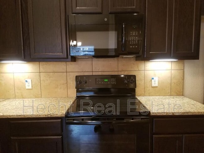 Building Photo - 211 Joanne Cv