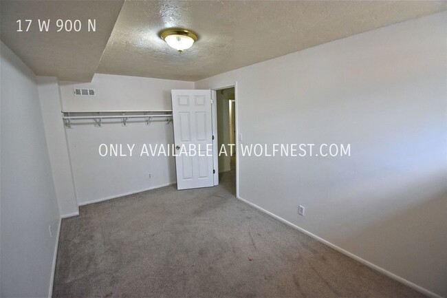 Building Photo - Lovely 4 Bed Orem Unit! No Deposit Option!