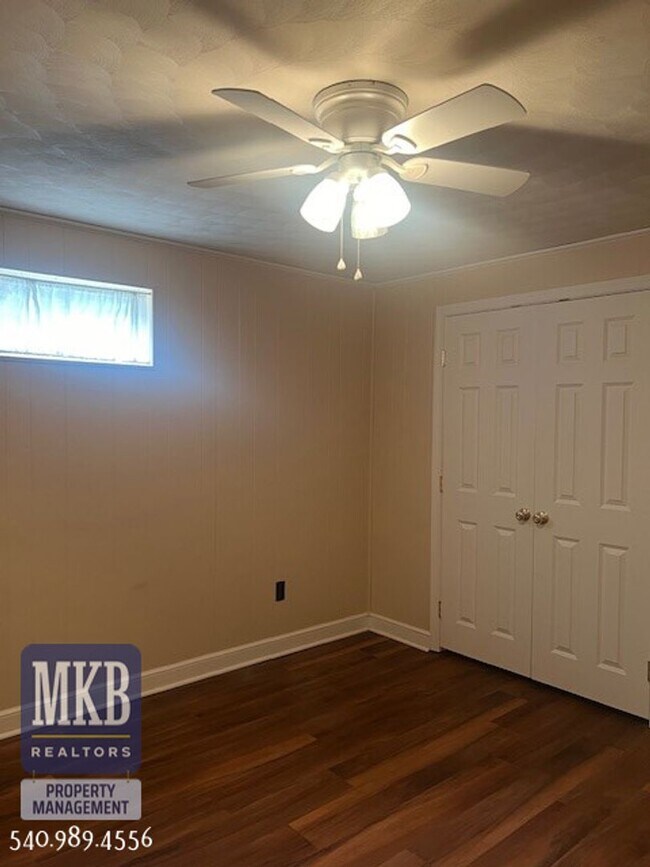 Building Photo - 4bd/3bth SW County Home