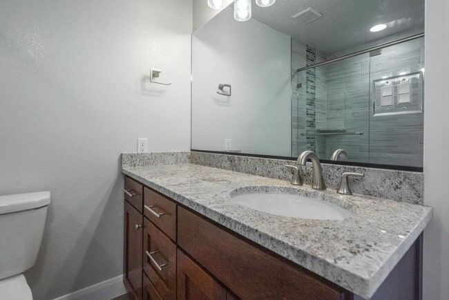 Building Photo - Fully Remodeled Townhome in the Heart of D...