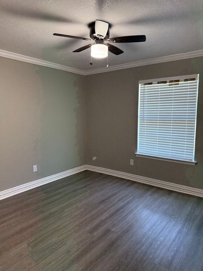 Building Photo - House for rent in Arlington