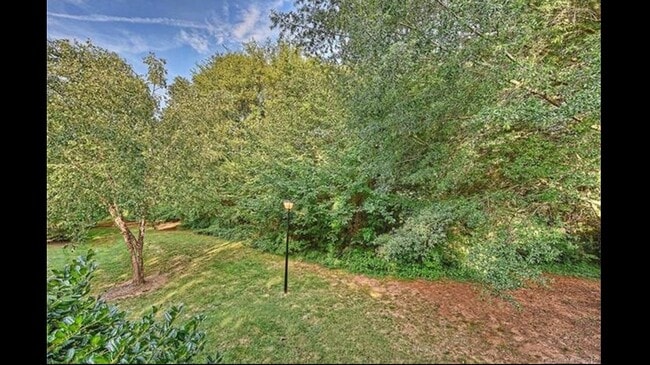 Building Photo - 3300 Selwyn Farms La