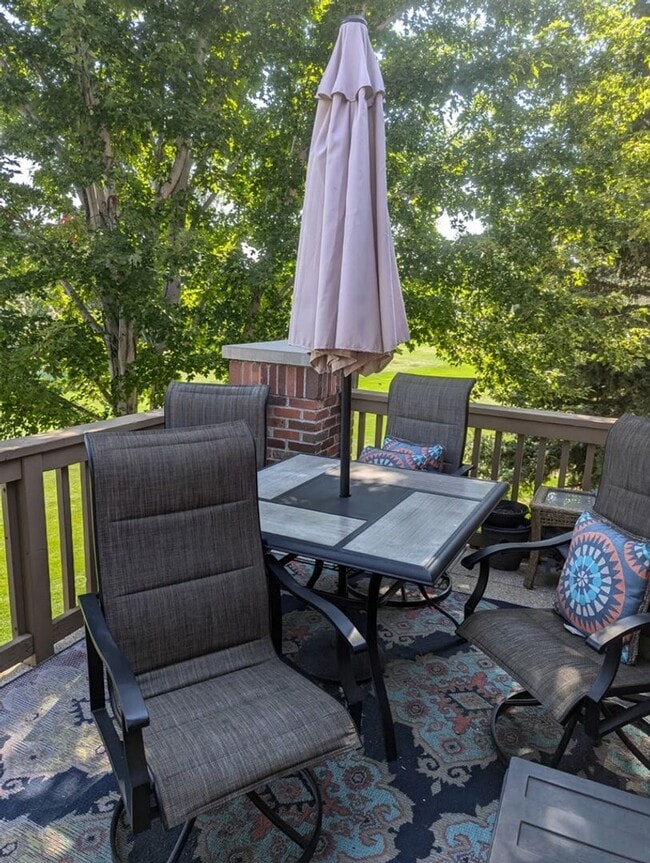 Building Photo - Spacious 2 bedroom home in the heart of Heather Ridge!